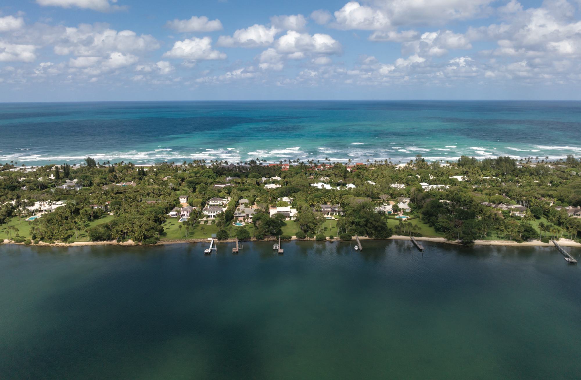 Jupiter Island, the lagoon and the ocean