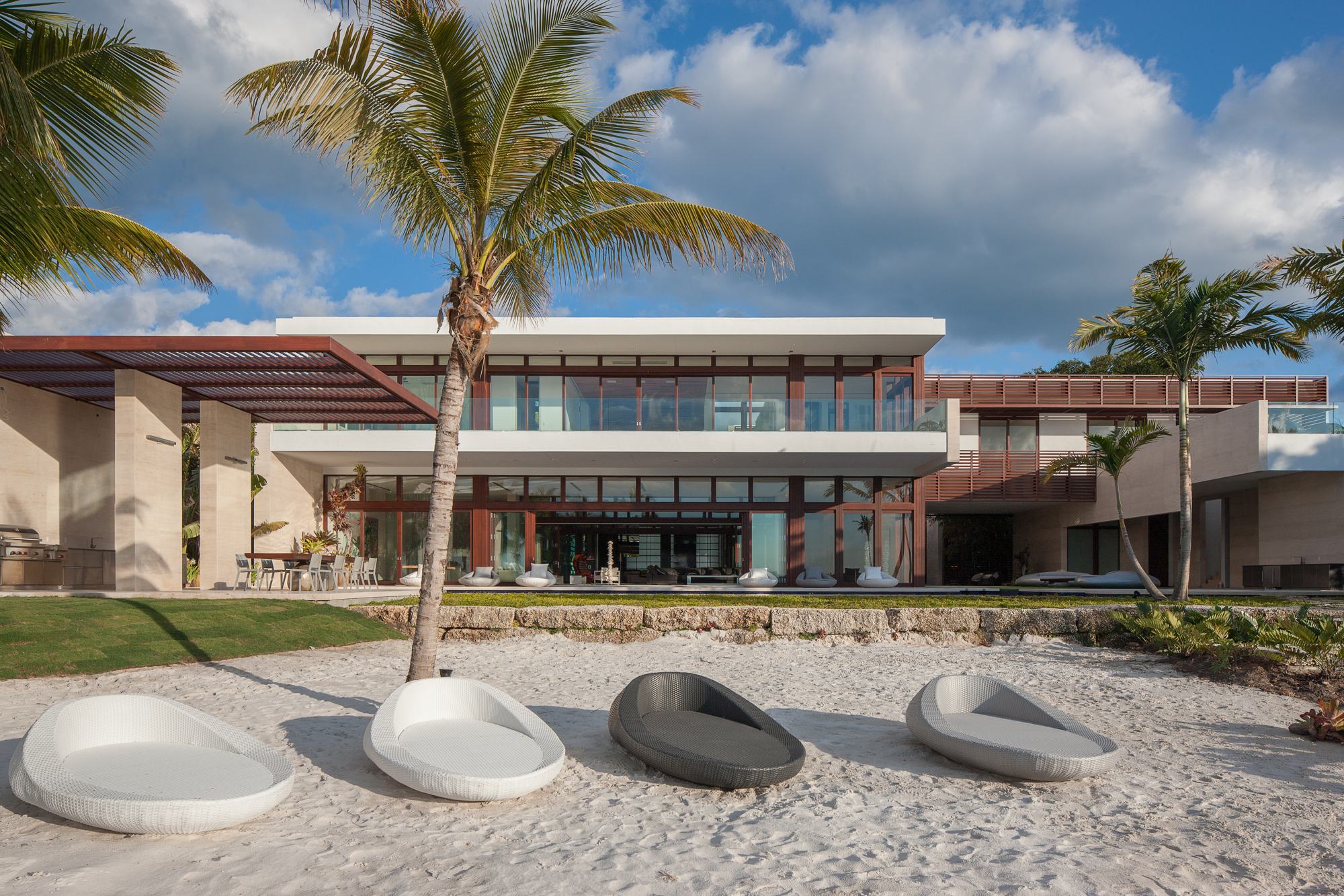 The beach side of Indian Creek Residence