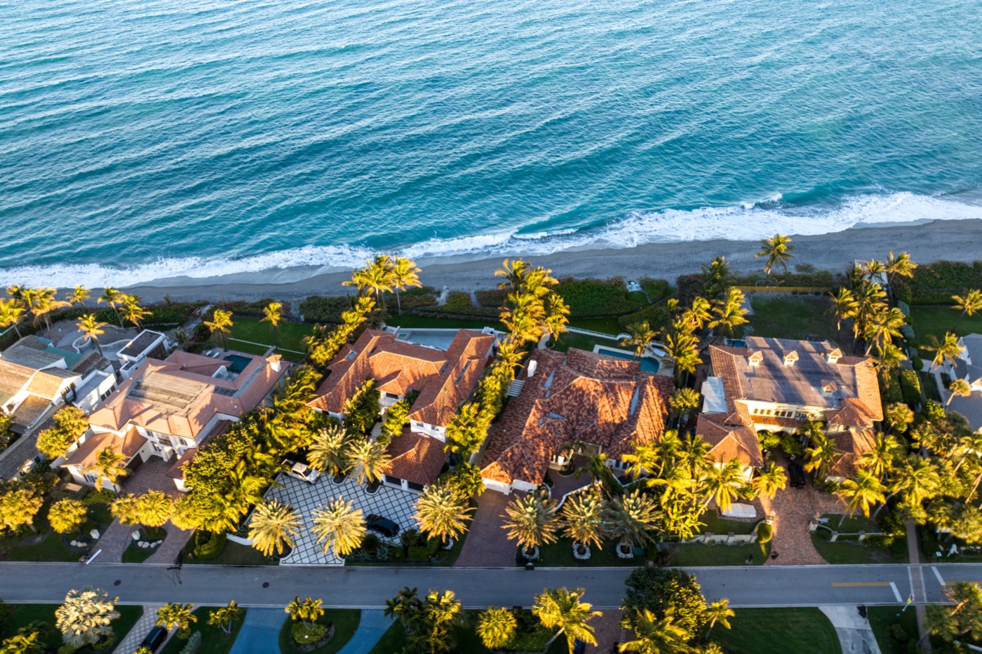 Estates along the ocean